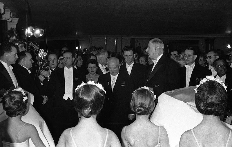 Посещение Никитой Хрущевым и Шарлем де Голлем национальной Оперы. Париж. 1960 год
