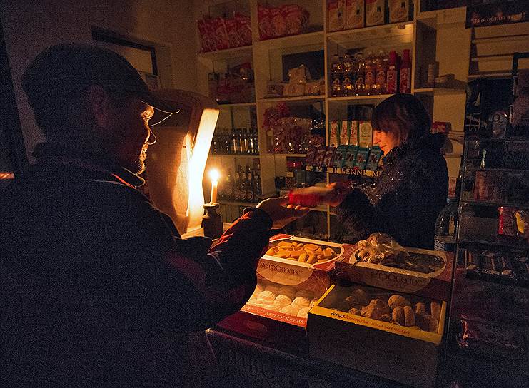 В этом магазине в Щелкино на Керченском полуострове электричества не было несколько суток 
