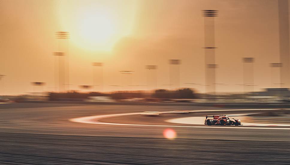 Бахрейнский этап гонок один из самых сложных из-за жары  

