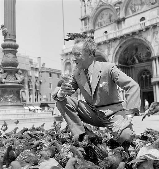 Жан Кокто на площади Святого Марка. 1956 год 