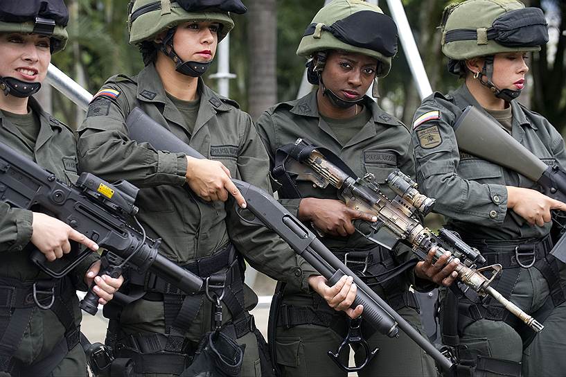 В колумбийской армии и полиции служит много женщин 
