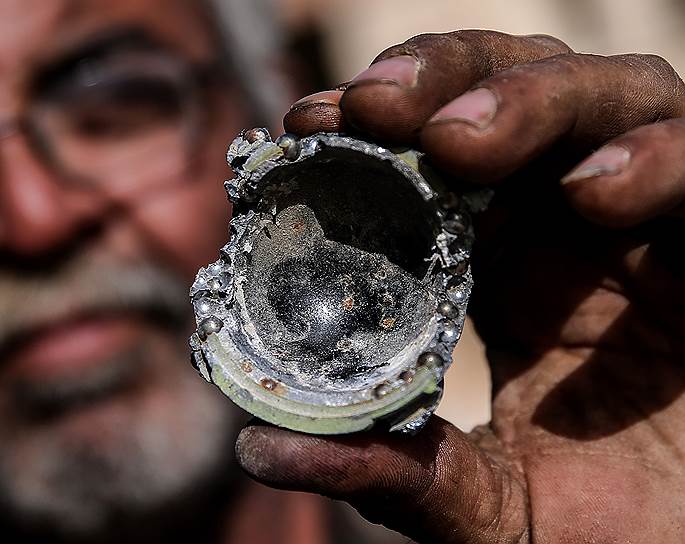 Осколок одной из самодельных мин, которые в изобилии расставили отступающие боевики 

