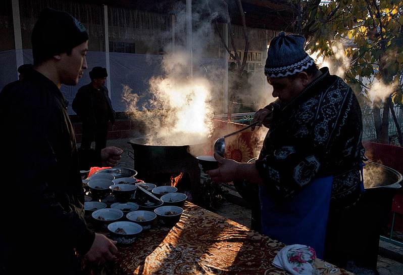 Подготовка к узбекской свадьбе. Угощения для мужчин
