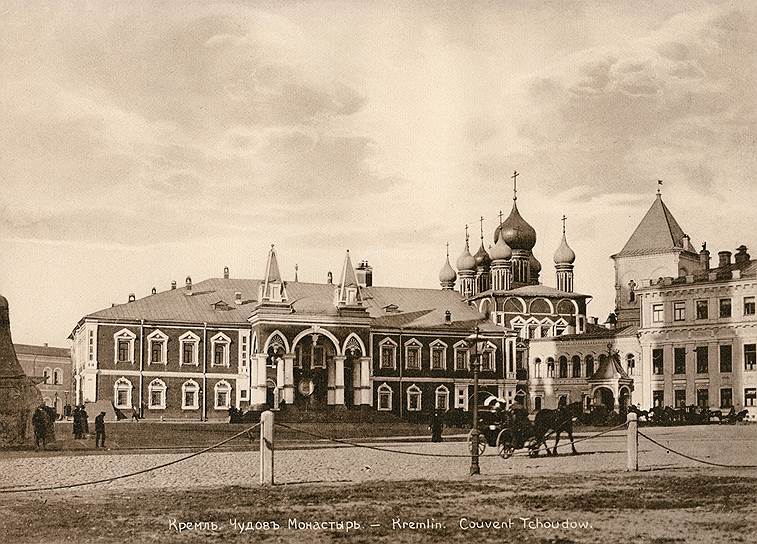 Чудов монастырь в начале XX века. В таком виде он простоял до сноса в 1929 году 
