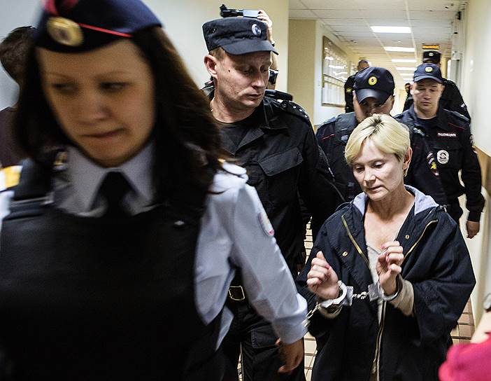 Директор компании &quot;Парк-отель &quot;Сямозеро&quot;&quot; Елена Решетова в суде Петрозаводска. Она арестована на два месяца 
