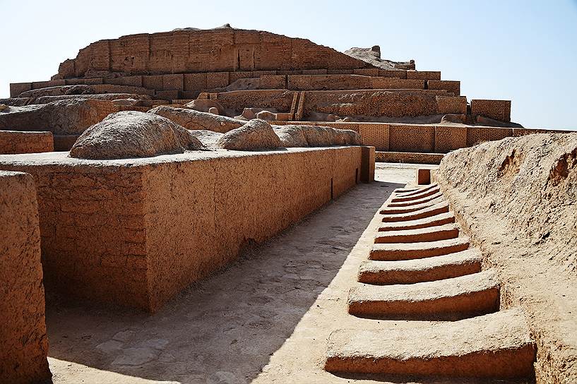Зиккураты -- свидетельство древней доисламской цивилизации  