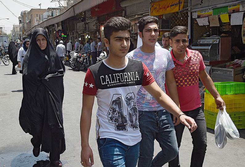 Четверть населения Ирана моложе 15 лет, а 60 процентов -- моложе 30. Но разница в менталитете налицо 