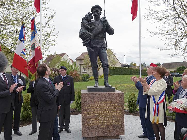 Когда-то в регионе Шампань-Арденны шли жестокие бои. Это памятник русскому солдату в коммуне Курси