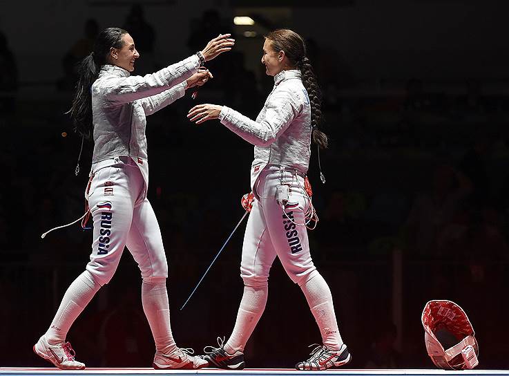 Русский финал в женской сабле -- Яна Егорян (на фото справа) против Софьи Великой -- дал представление об амбициях наших фехтовальщиков в Рио. И стал заявкой на будущее -- свои два золота на этой Олимпиаде Яна взяла в 23 года 