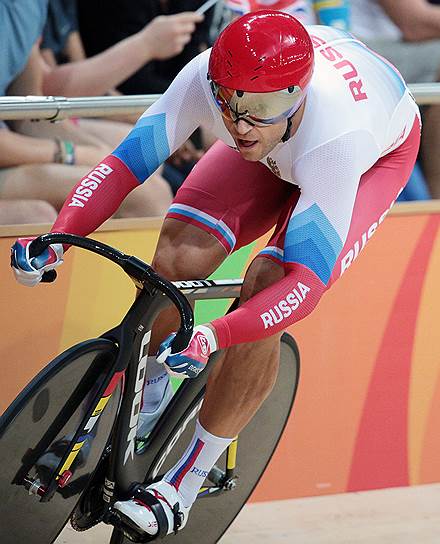 Бронзовая медаль Дениса Дмитриева в спринте на велотреке -- единственная награда, которую взяли в велоспорте наши мужчины. Женщины в Рио крутили педали лучше -- два серебра  