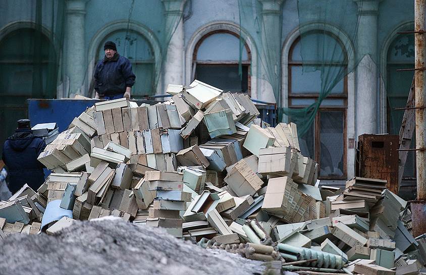 После провала путча папки из Центрального архива КГБ СССР были выброшены на улицу 