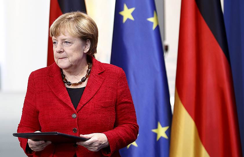 Канцлер Ангела Меркель соблюла политес и сухо поздравила Трампа с победой. Но и глава МИД ФРГ, и министр обороны откровенно признались, что победа Трампа -- &quot;огромный шок&quot; для Германии 
