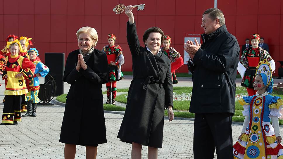 В ходе торжественного открытия центра символический ключ от него вручили главе ХМАО- Югры Наталье Комаровой  