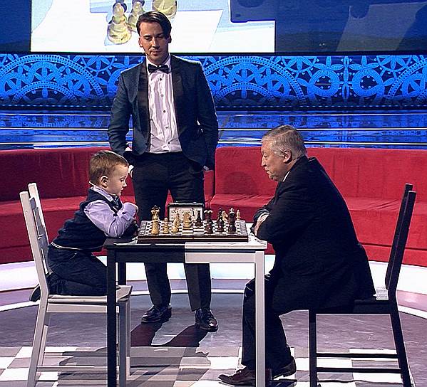 Малыш-шахматист против чемпиона мира: неравная схватка закончилась слезами, зато стала пока самым ярким эпизодом шоу Максима Галкина
