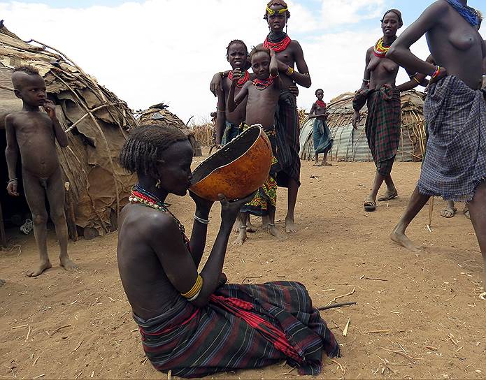 Всего в труднодоступной местности на границе Эфиопии с Кенией и Суданом проживают около двух десятков племен&lt;br>На фото: жители племени дасанеч