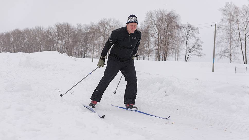 Лыжные пробежки -- обязательный элемент в ежедневной работе
