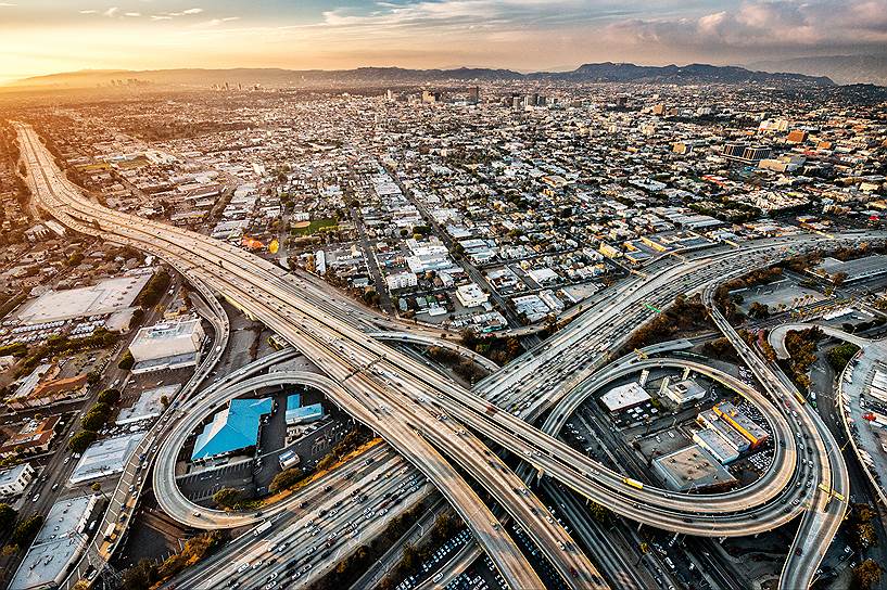 Лос-Анджелес -- самый загруженный город мира, местные автомобилисты проводят в пробках в среднем 104 часа в год 