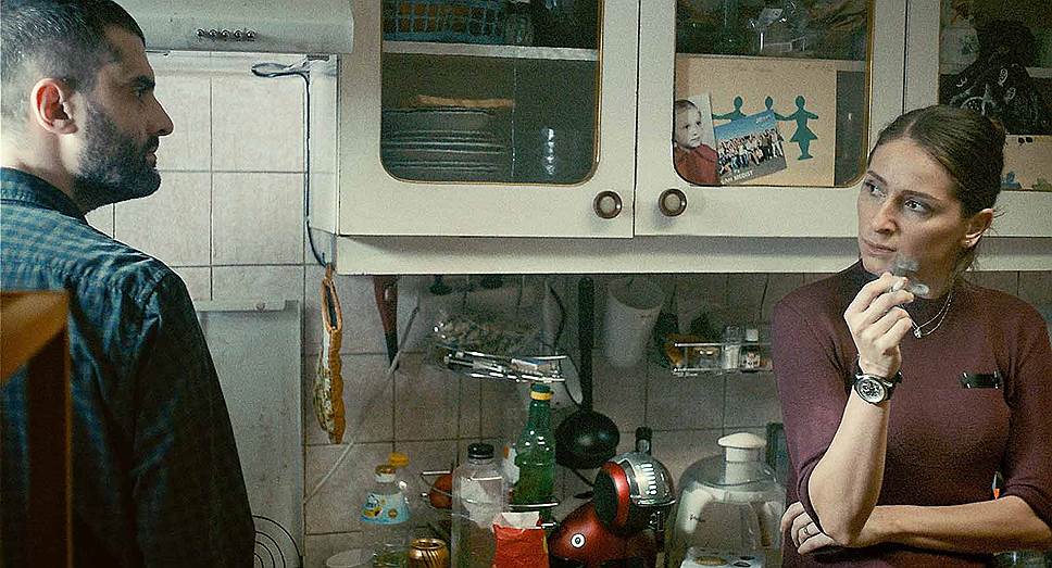 Недавний фильм Пую -- о поминках в румынской семье, задавленной будничными заботами (кадры из фильма «Сьераневада», 2016) 