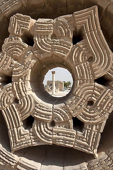 Иерихон пережил много расцветов, о последнем из них — раннеисламском напоминают руины дворца халифа Хишама 