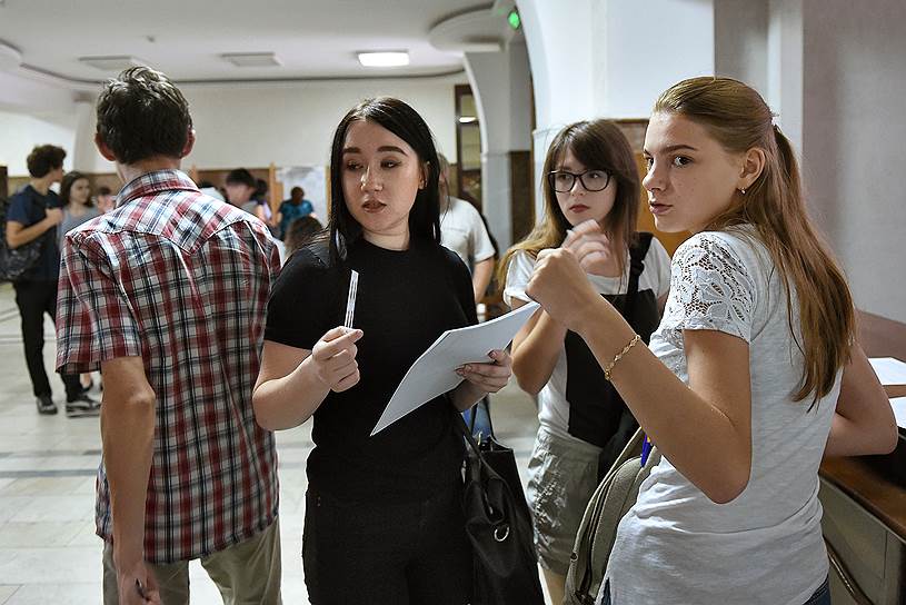 В Крымском университете аншлаг — абитуриенты несут документы 