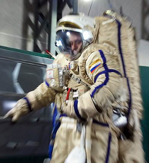 В программе новой миссии на МКС — выходы в открытый космос в новых российских скафандрах. Действия в них отрабатываются до мелочей 
