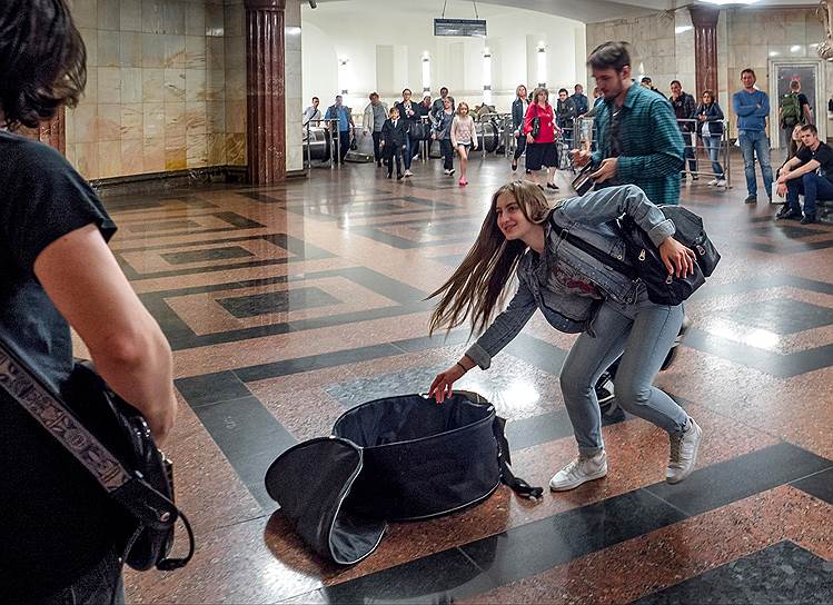 В пресс-службе Московского метрополитена объясняют, что худсовет оценивал конкурсантов по технике и качеству исполнения, визуальной подаче и общему впечатлению