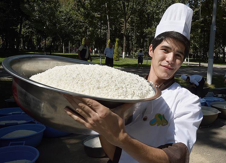 Перетаскать 2,1 тонны риса — задача непростая 
