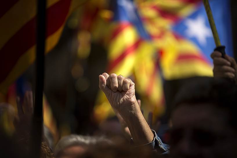 Чем жестче Мадрид, тем смелее и каталонцы. Реально ли за неделю, что осталась до референдума, перейти от жестикуляции к диалогу?  
