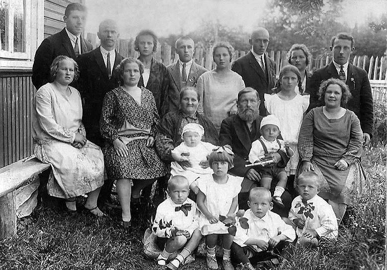 Семейное фото на даче Немковых, Сиверская, 1926 год 
