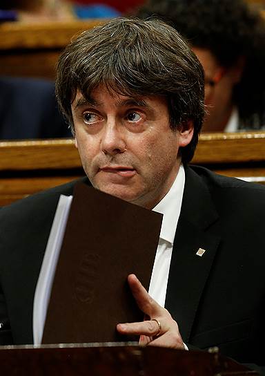 Председатель каталонского Женералитета Карлес Пучдемон объявил о победном референдуме. Но не о переходе к реальной независимости региона 
