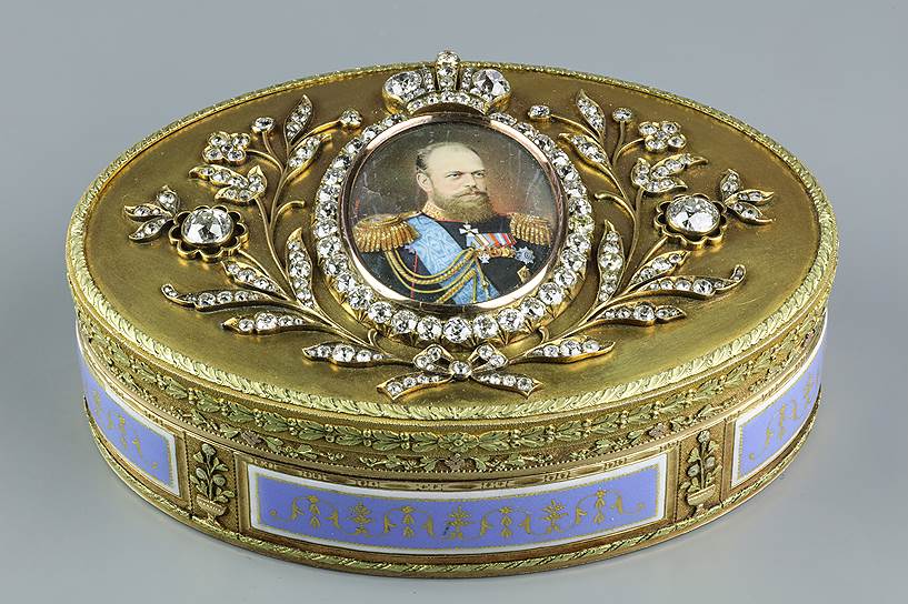 Табакерка мастера Реландера с портретом Александра III