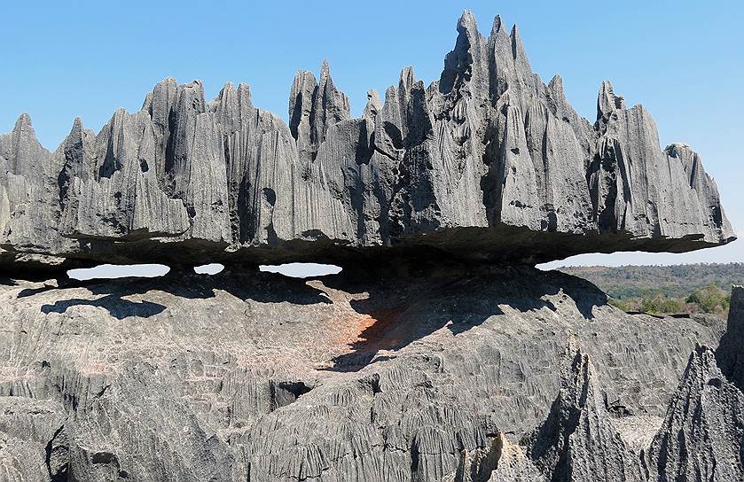 Национальный заповедник Цинжи-дю-Бемараха площадью 152 тыс. га входит в список объектов Всемирного наследия ЮНЕСКО. Создан в 1927 году на западном побережье острова для охраны уникальных карстовых ландшафтов и различных видов лемуров