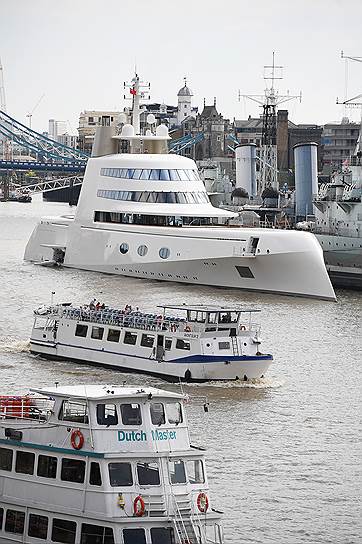Роскошная яхта одного из российских миллиардеров пришвартовалась на Темзе 
