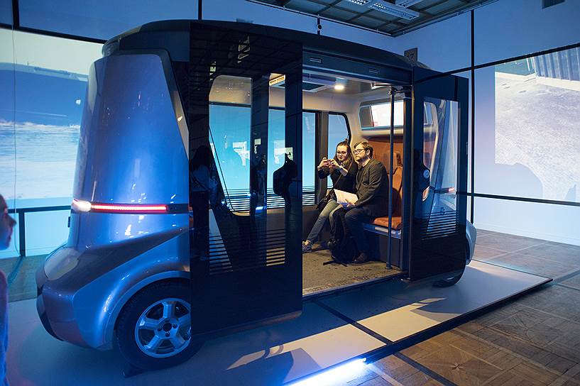 Беспилотный автобус MatrEshka на Московской биеннале дизайна в ЦДХ 
