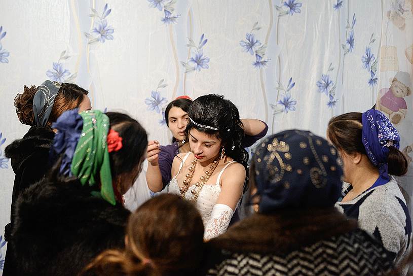 Свадьба у цыган-котляров. Сборы невесты