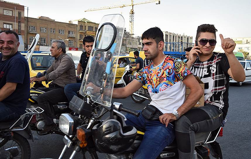Мотоциклы — радость и беда иранской столицы