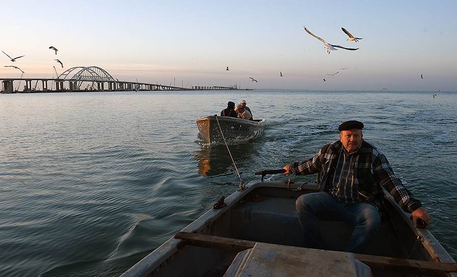 Рыбаки Осокины каждое утро выходят в море, даже в праздники