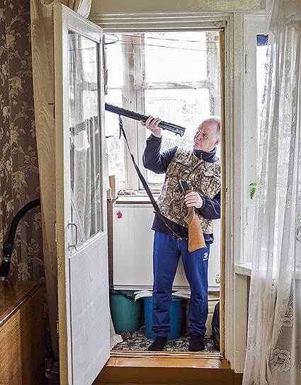 Владимир Чикунов работает охранником в никольском аэропорту, а в свободное время охотится

