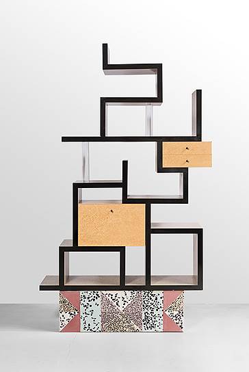 Стеллаж Max (1987 год) работы итальянца Этторе Соттсасса, а также произведения других классиков интернационального дизайна — на выставке Mad House в Мультимедиа Арт музее
