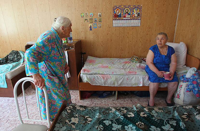 Елена Спиридоновна и Раиса Александровна ждут, когда появятся деньги на ремонт здания, где у них будут отдельные комнаты