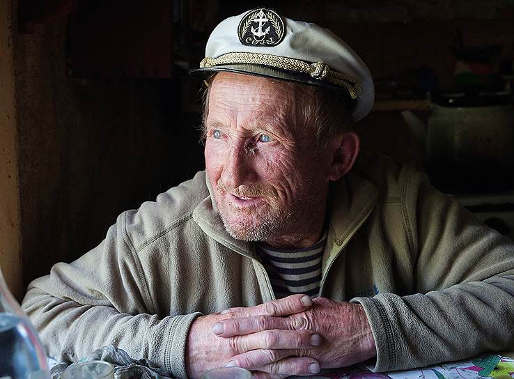 Леонид Степанович Курбатов — старейший егерь Забайкальского национального парка. Сейчас на пенсии, живет в устье реки Большой Чивыркуй в Чивыркуйском заливе
