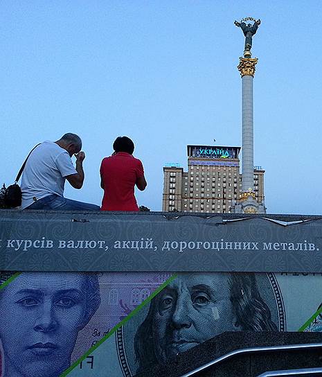 Киев. Пешеходный мост на площади Независимости