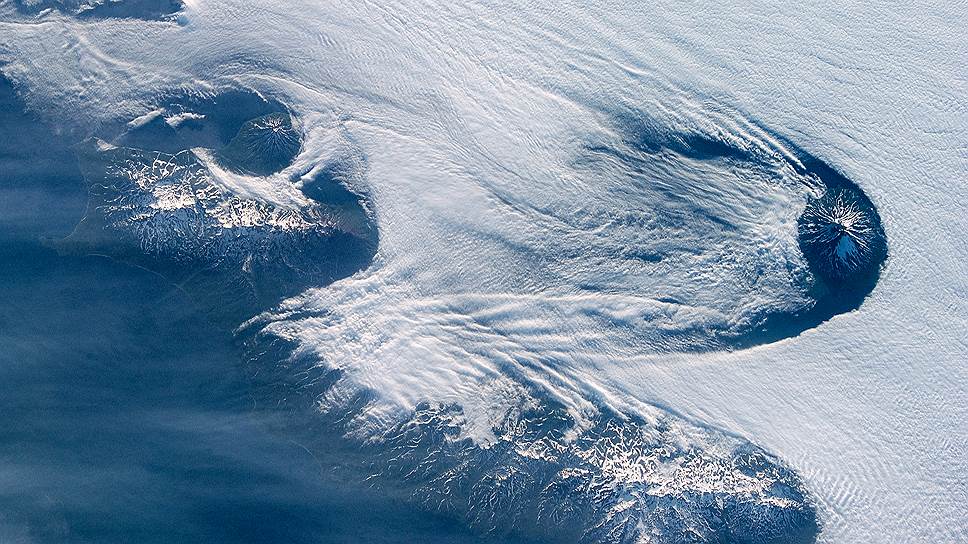 Облака над вулканами, Камчатка, Россия