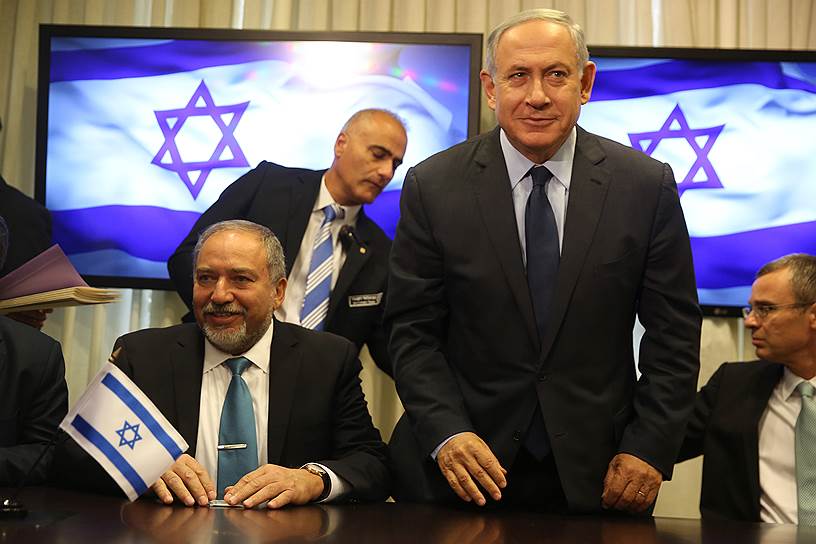 В Израиле уход Либермана из кабинета министров напомнил о том, как важно было премьеру Нетаньяху два года назад его в этот кабинет залучить
