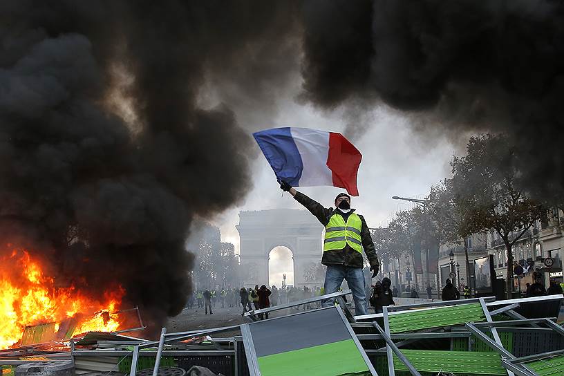 Во Франции попытки поднять топливный сбор привели к уличным столкновениям