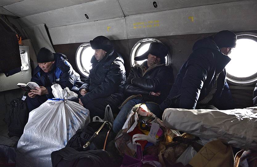 На борт вертолета Норильск — Тухард запускают только после проверки багажа: запрещено брать с собой алкоголь
