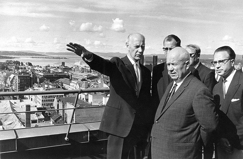 Первая страна, куда Николай Луньков (справа) был направлен послом,— Норвегия. В 1964-м Осло посетил Никита Хрущев (на фото — с премьером Эйнаром Герхардсеном)
