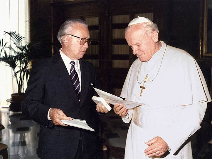 В марте 1990 года СССР и Ватикан установили официальные дипотношения. Переговоры по их подготовке Николай Луньков вел, будучи послом в Риме