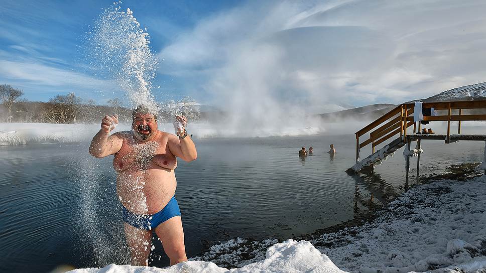 Температура воды в реке Горячей у подножия вулкана Ходутка не опускается ниже 44 градусов