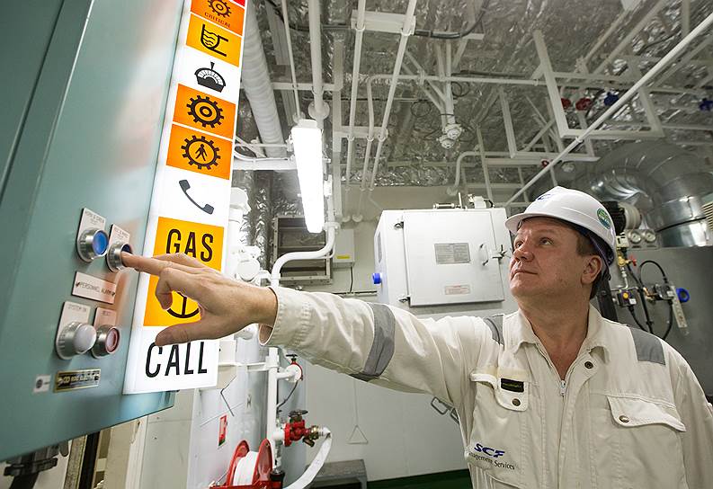 В команде газовоза не только моряки, но и операторы уникального оборудования, которым оснащен танкер